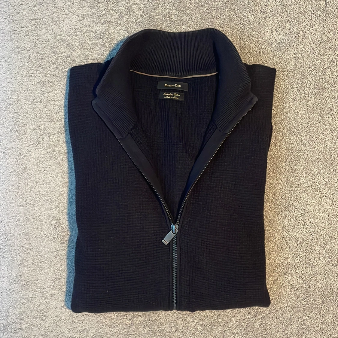 mörkblå helzip från Massimo Dutti