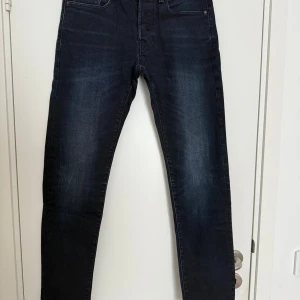 Jeans G-Star RAW 3301 Slim,  mörkblå - Snygga mörkblå jeans från G-Star RAW, modell 3301 Slim.  Tillverkade i stretchig denim för extra komfort.