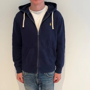 Ralph lauren zip hoodie - Köp sker via vår hemsida - ricodelluxury.com