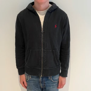 Ralph lauren zip hoodie - Köp sker via vår hemsida - ricodelluxury.com