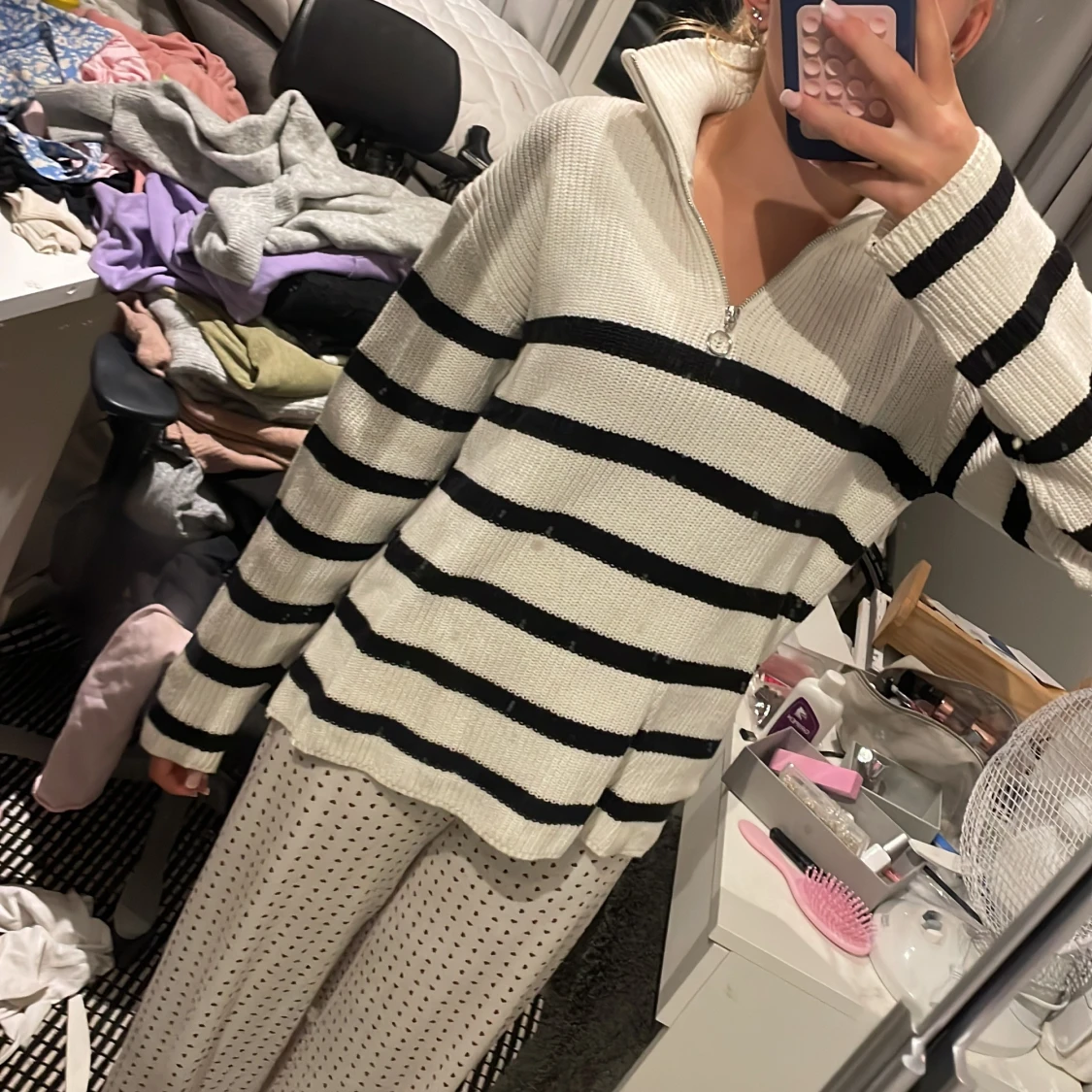 Randig stickad tröja med half zip