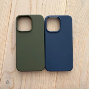 Mobilskal iPhone 13 PRO  - Fina silikon skal för iPhone 13 PRO, vet ej vart de är ifrån men skulle gissa på typ fyndiq! Köp båda för 80kr eller ett av de för 40kr 