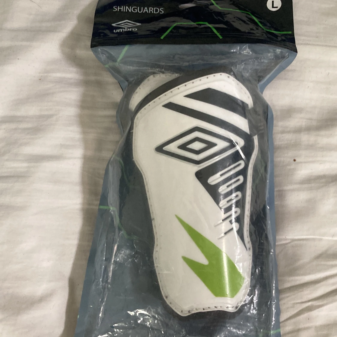 Umbro benskydd vit/svart/grön L