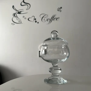 Chockad behållare. - En super fin chocklad och fler småsaker kan man lägga i den.