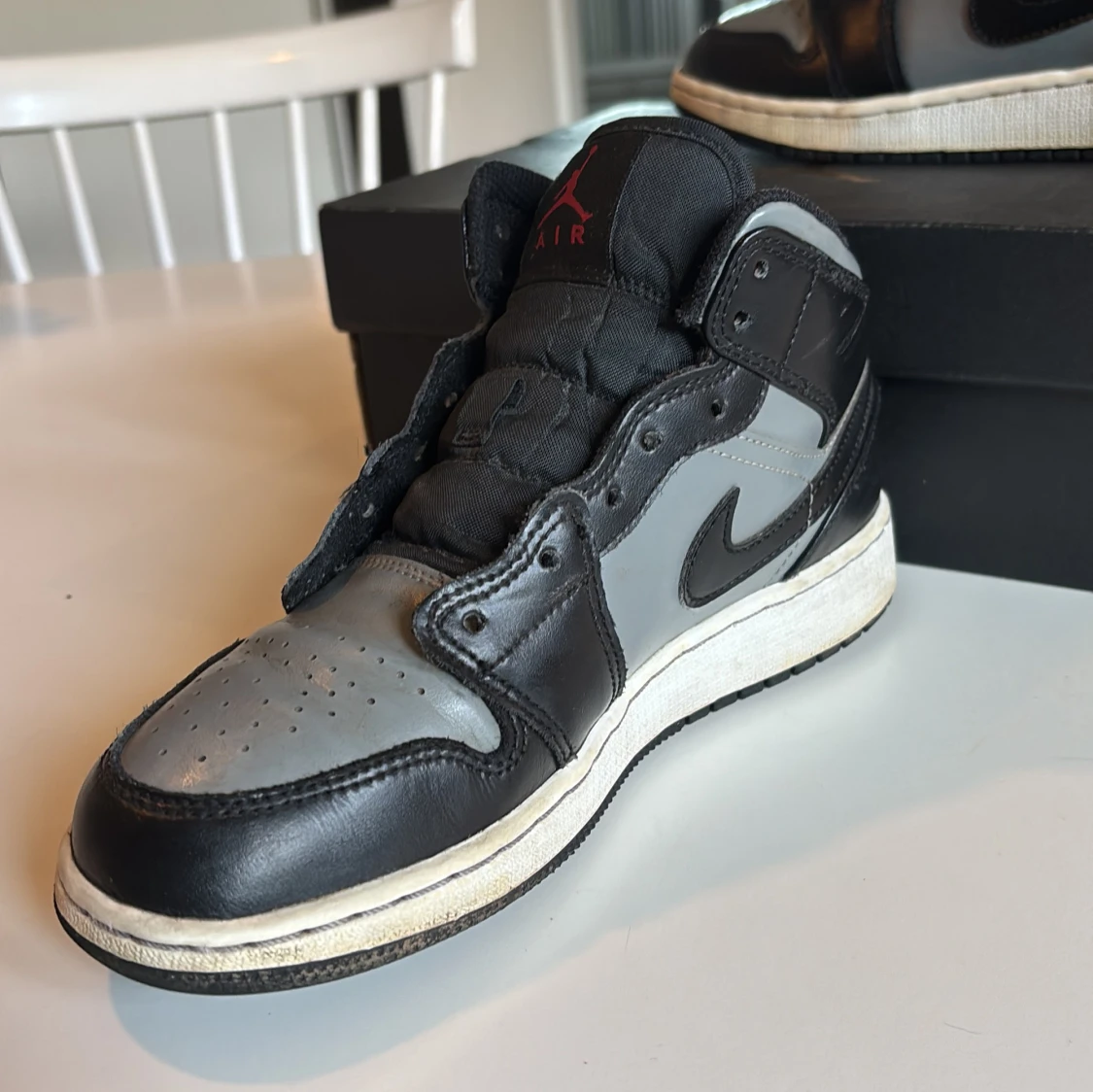 Nike Air Jordan 1 Mid svart/grå 37.5 - 1