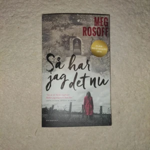 Så har jag det nu - En prisbelönt ungdomsroman om femtonåriga Daisy som skickas till England och hamnar mitt i ett oväntat äventyr med sina kusiner. En gripande berättelse om kärlek, krig och att hitta sig själv. Perfekt för dig som gillar starka känslor och dystopiska teman.