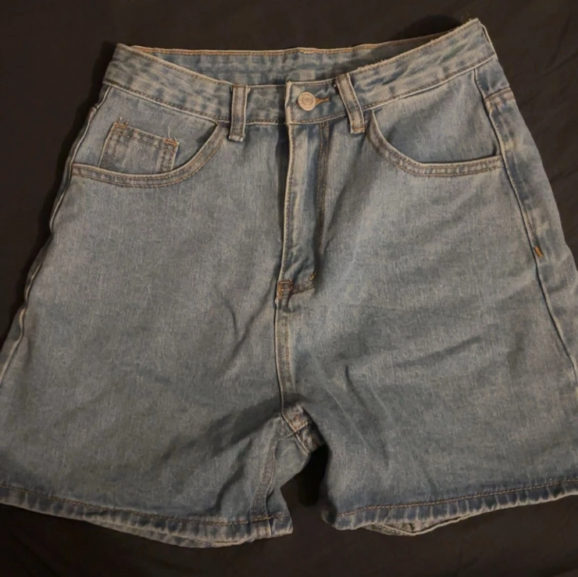 Ljusblå jeansshorts 