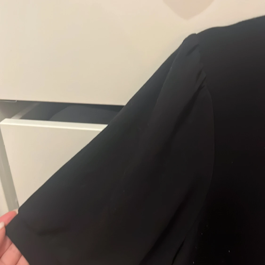 Svart t-shirt från Stories L - 1