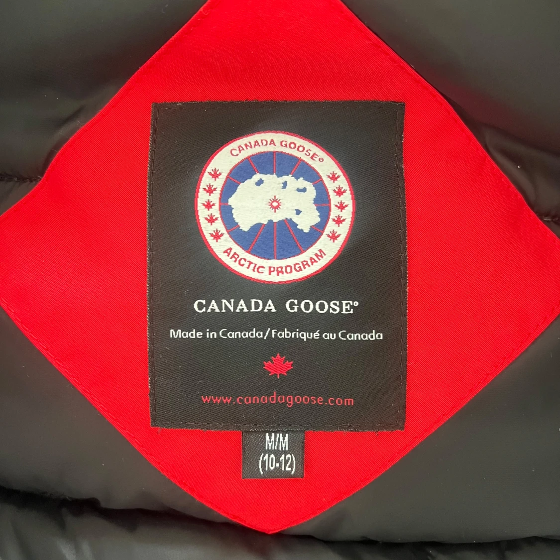 Röd Canada Goose dunjacka med pälshuva - 2