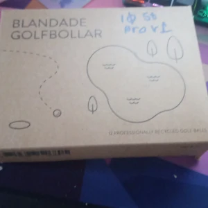 11 st prov1 A B och C klassen - En låda med 11 professionellt återvunna golfbollar. Perfekt för dig som vill ha kul på golfbanan och testa olika bollar. Snygg och enkel förpackning som passar både nybörjare och erfarna golfare.