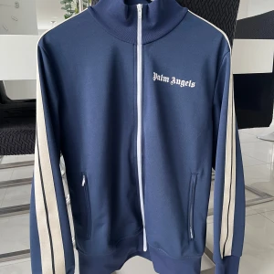 Palm angels zip hoodie - I princip ny. Använd någon gång. Storlek L passar M