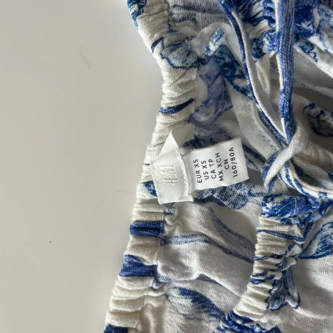 Blommig offshoulder blus från H&M - 2