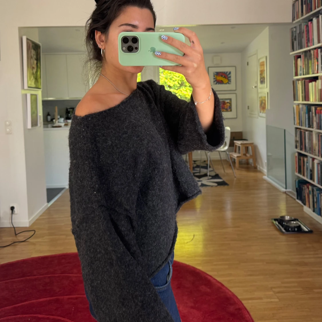 Mörkgrå offshoulder stickad tröja - 2