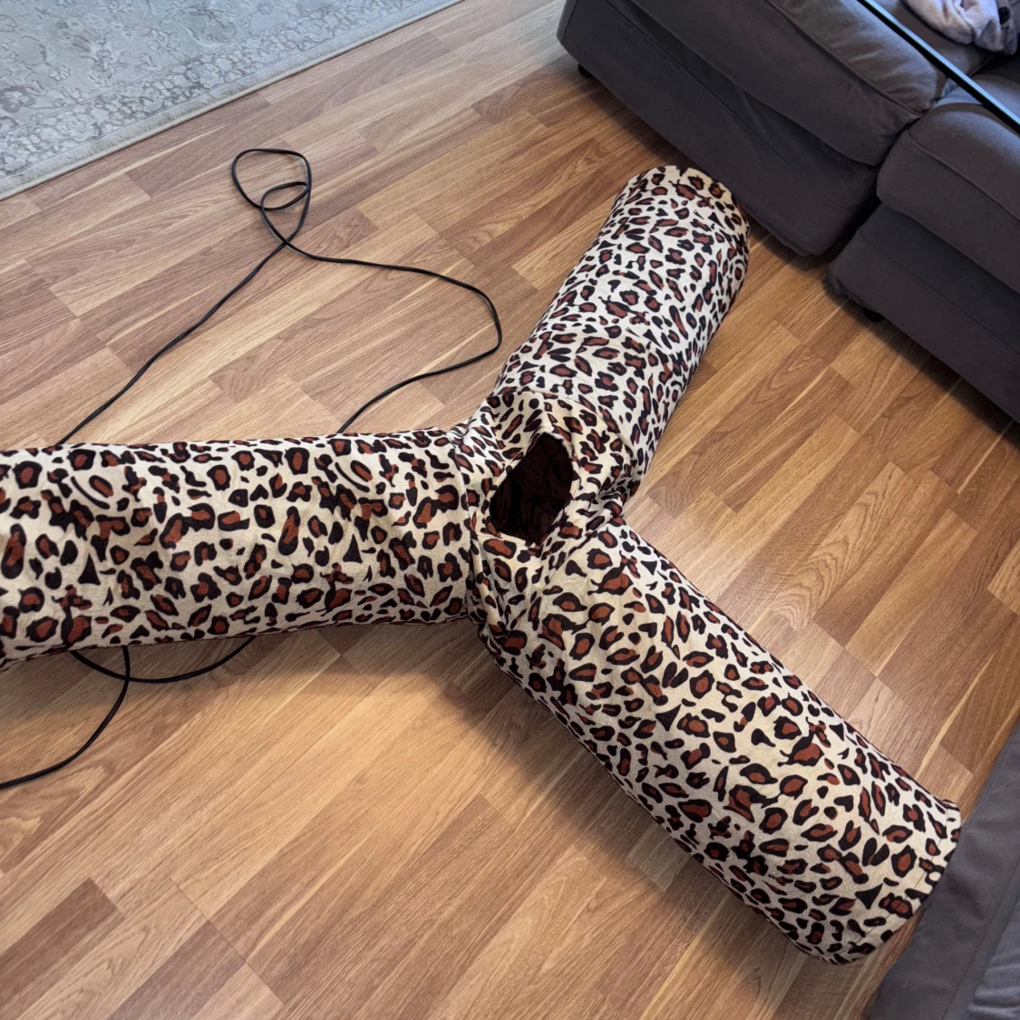 Katt tunnel använd 2 gånger  - 1