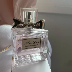 Miss Dior Blooming Bouquet parfym - Skriv till mig privat så kan vi lösa ett billigare pris❤️ skickar i så fall dagen efter du valt att köp varan 