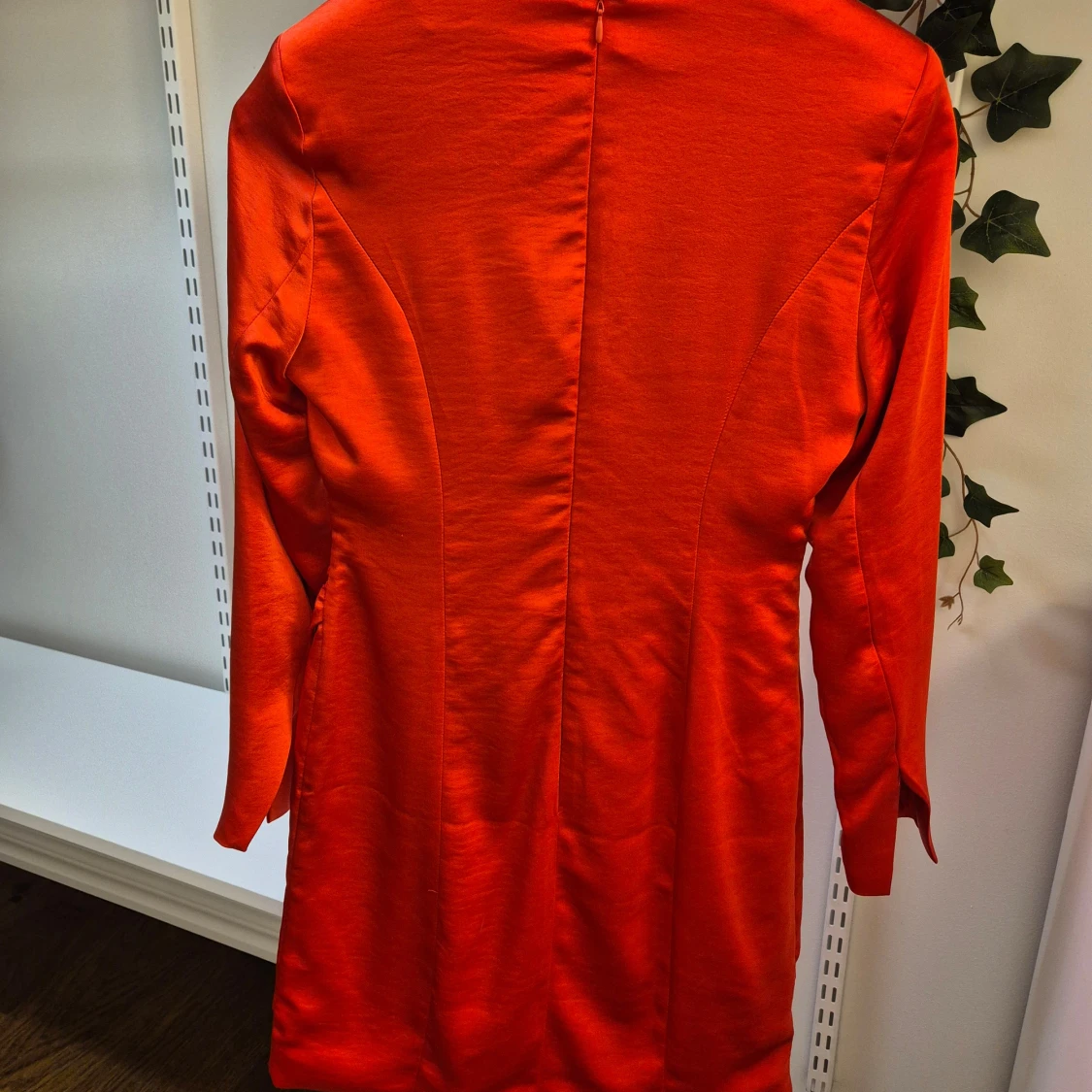 Röd satinklänning från Y.A.S - 1