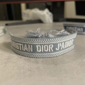 Dior armband  - Blått dior armband vet är om äkta därav priset 