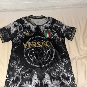 Italiensk tröja  - Helt ny