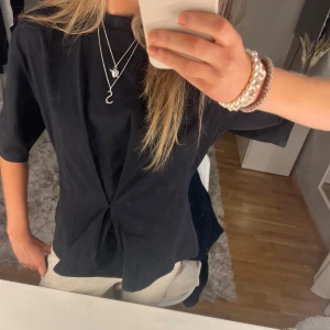 Fin T-shirt  - Säljer nu denna fina topp från french connection med lapp kvar och aldrig använd❤️❤️