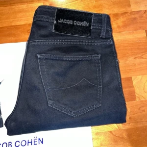  Jacob Cohen nick 622  - Jacob cohen nick 622 slim fit stretch jeans,black dark wash,size 30- nypris: 5000kr~