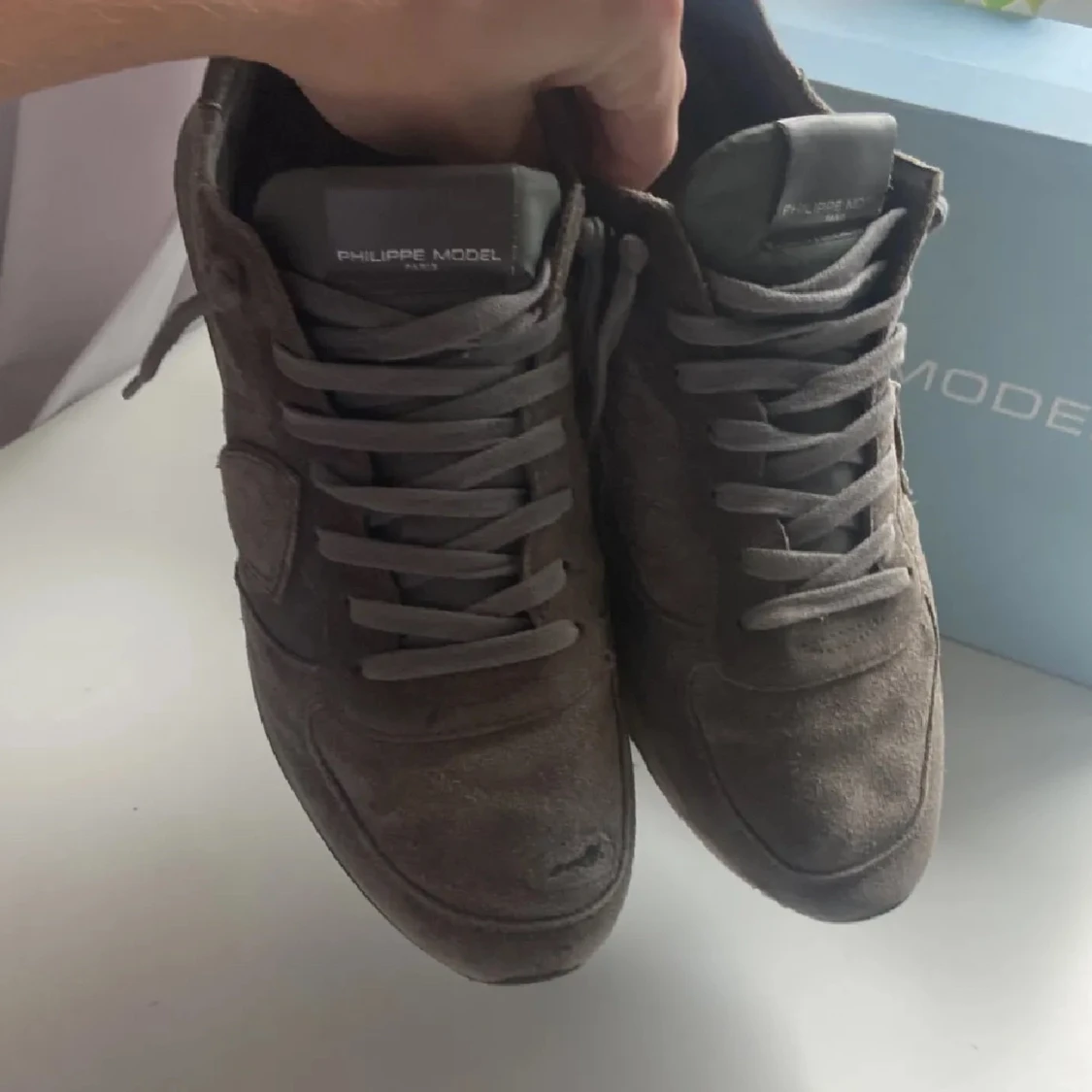 Beige sneakers från Philippe Model - 1