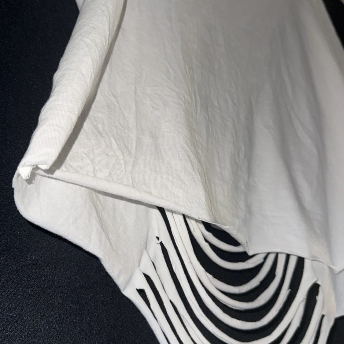 Vit t-shirt med slitsad rygg - 4