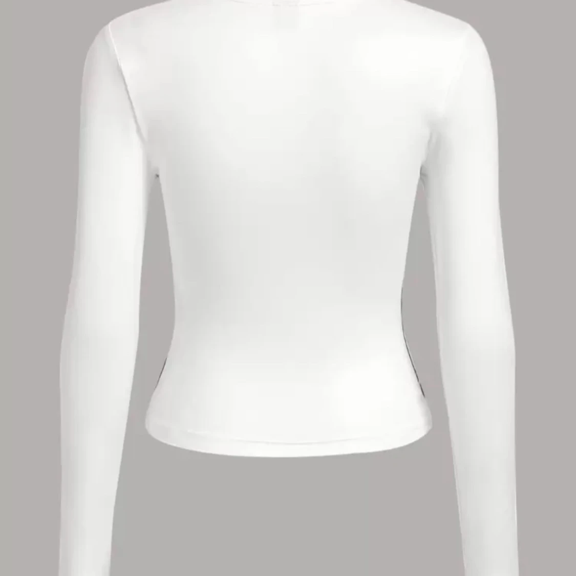 Vit långärmad topp med svartvit tryck - 1