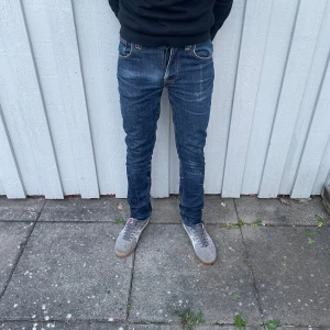 Nudie jeans  - Nudie jeans - Modell: Grim Tim - Storlek: W28/L32(sitter något mindre) - skick: 8,5/10 - Nypris runt 2000kr