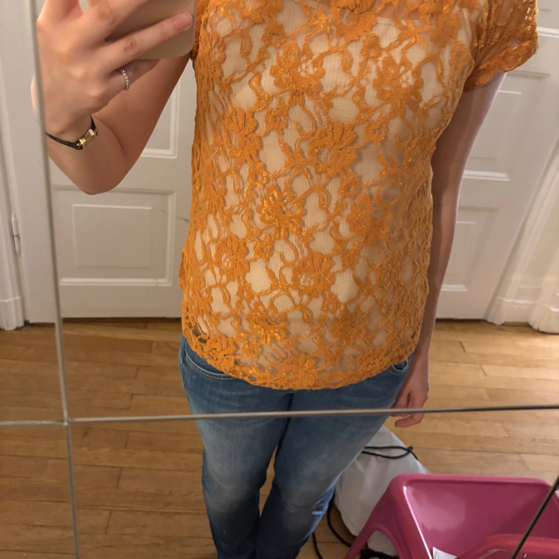 Orange spetsblus med kort ärm