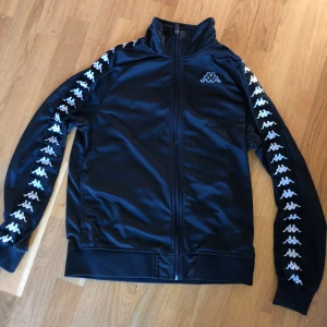 Kappa track top - Svart kappa track top utmärkt skick inga defekter