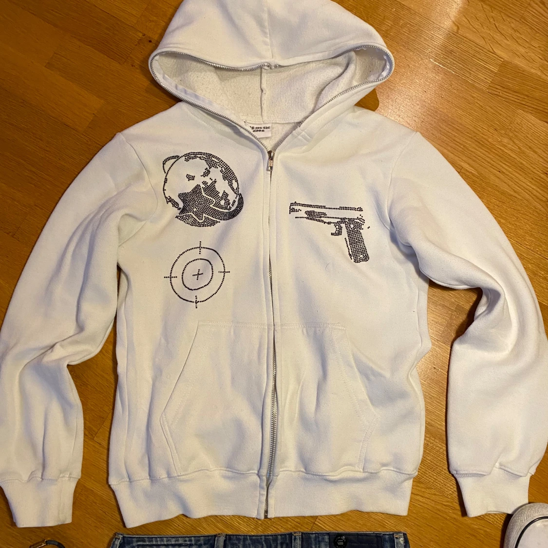 Vit hoodie med Rhinestones