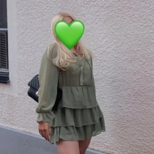 Grön volangklänning - Supersöt ljusgrön klänning som inte kommer till användning! 💞