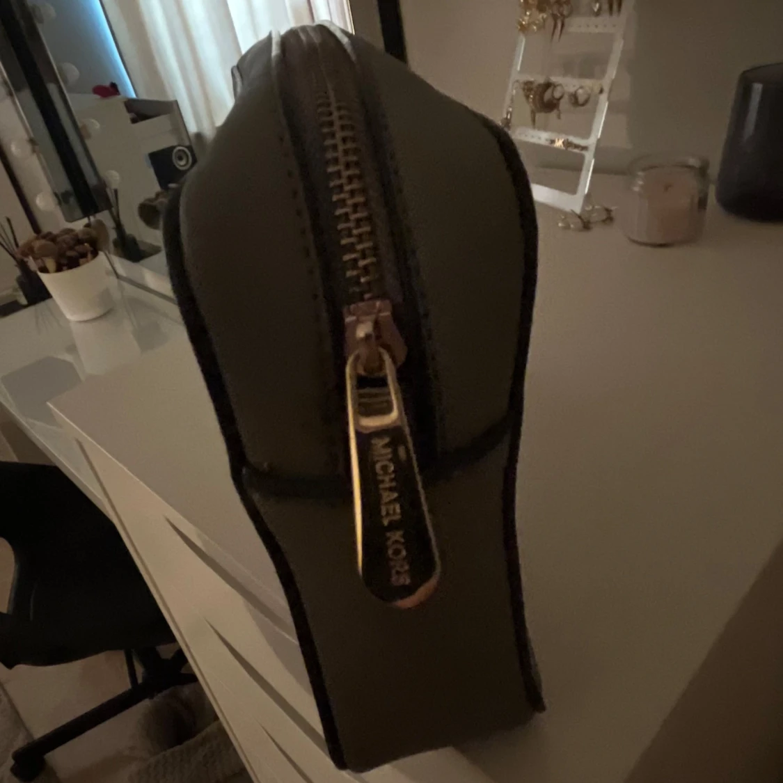 Grå necessär från Michael Kors 💞 - 1