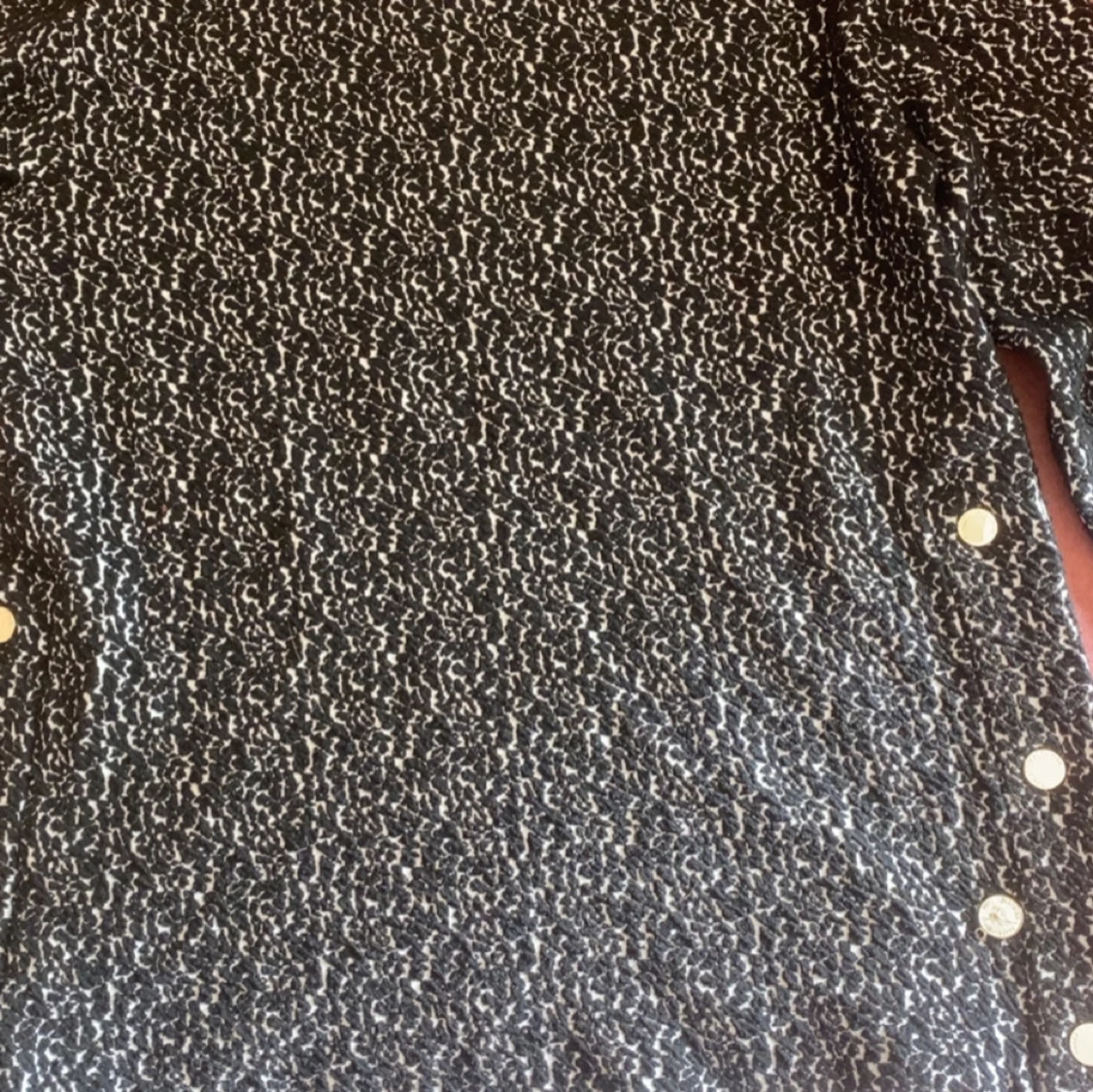 Svartvit mönstrad topp