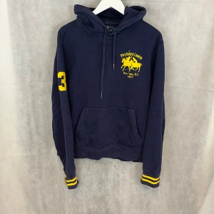 Ralph Lauren hoodie - Riktigt soft raffe hoodie, storlek L. Fint skick. Modellen är 185.