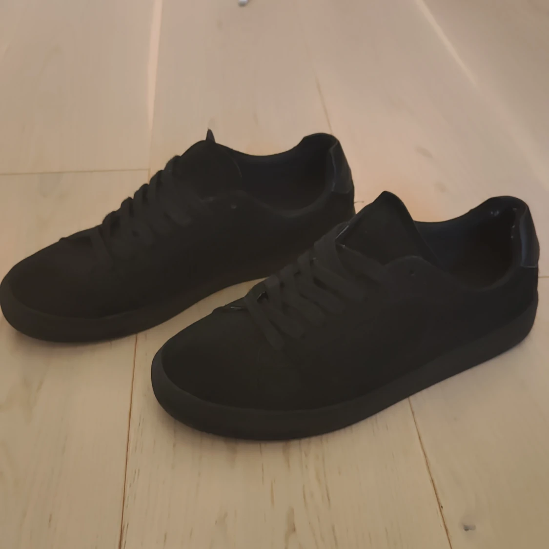Svarta lejonsneakers från skopunkten - 3