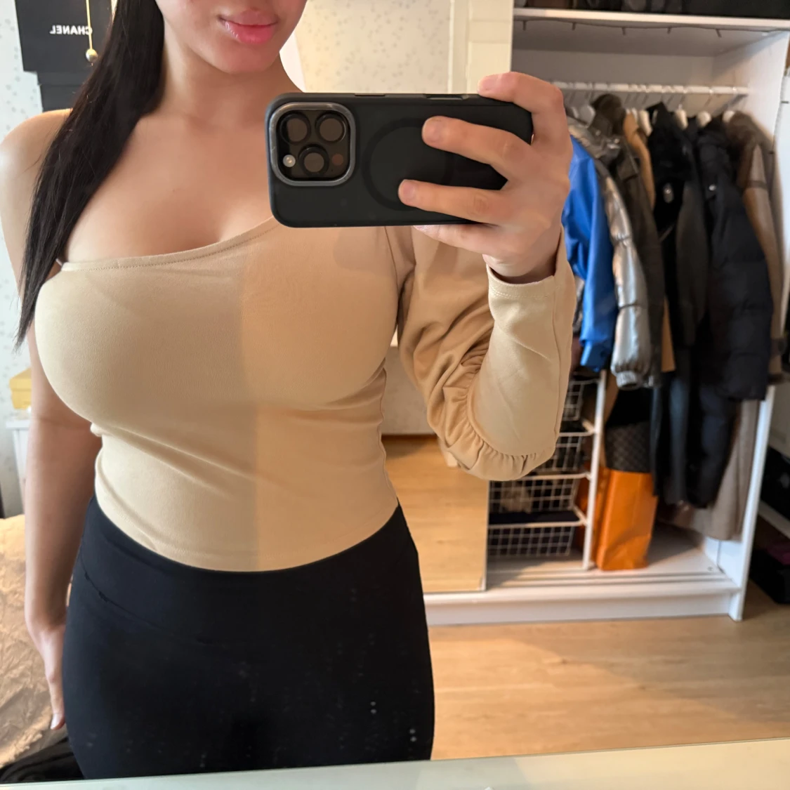 Beige oneshoulder topp från Nakd