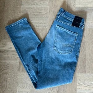 Replay Anbass jeans  - Säljer nu dessa blåa Replay Anbass jeans i storlek 31. De är i fint skick! Hör av dig om du har funderingar eller liknande!🙌🏼