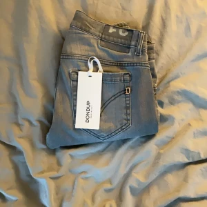 Dondup George jeans - Säljer nu dessa Dondup George jeans i storlek 31,bra skick- skriv vid frågor / funderingar 🙌
