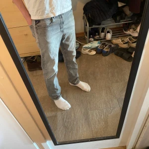 Grå reaplay jeans - Säljer ett par grå jeansbyxor från Reaplay. I nytt skick och inga som helst defflekter. Storlek är 158 cm men passar även 170. Hör av dig vid frågor.