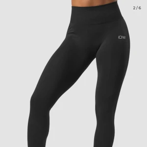 Iciw scrunch tights - Define seamless tights i svart från Iciw i storlek M. Använda några gånger men fint skick. 