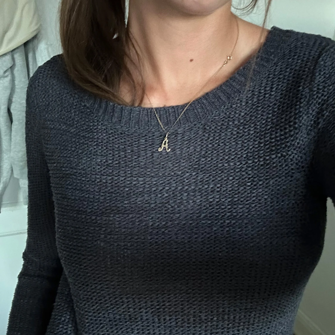 Grå stickad tröja - 1