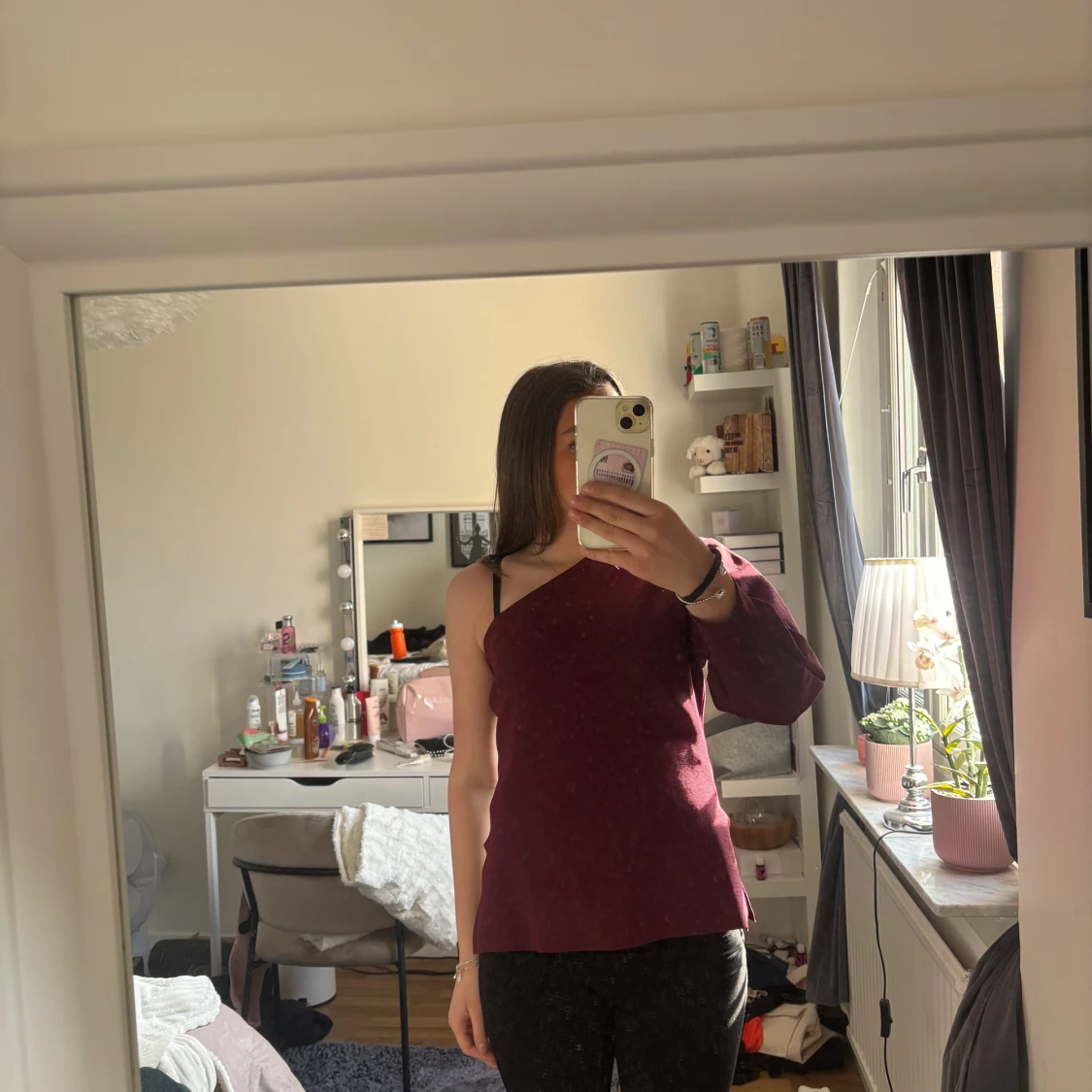 Vinröd oneshoulder topp