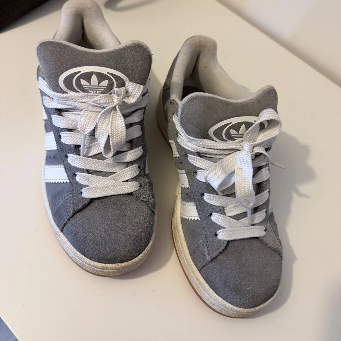 Grå Adidas Campus sneakers - 1