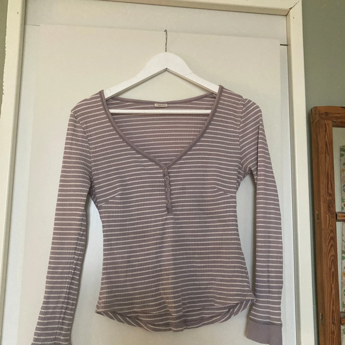 Randig långärmad topp