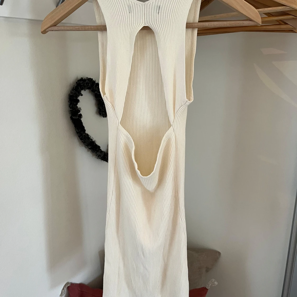 Vit ribbad klänning från Mango - 1