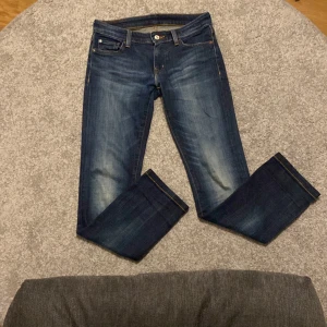 Jeans från Denim & Supply Ralph Lauren - Snygga mörkblå jeans från Denim & Supply Ralph Lauren med en straight fit. Perfekta för en stilren vardagsstil.