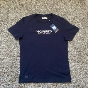 Morris t shirt ( HELT NY⭐️ )  - Säljer denna helt nya Morris t shirten med tags!⭐️ Storlek S!🙌 Hör gärna av er om ni har funderingar!🤝