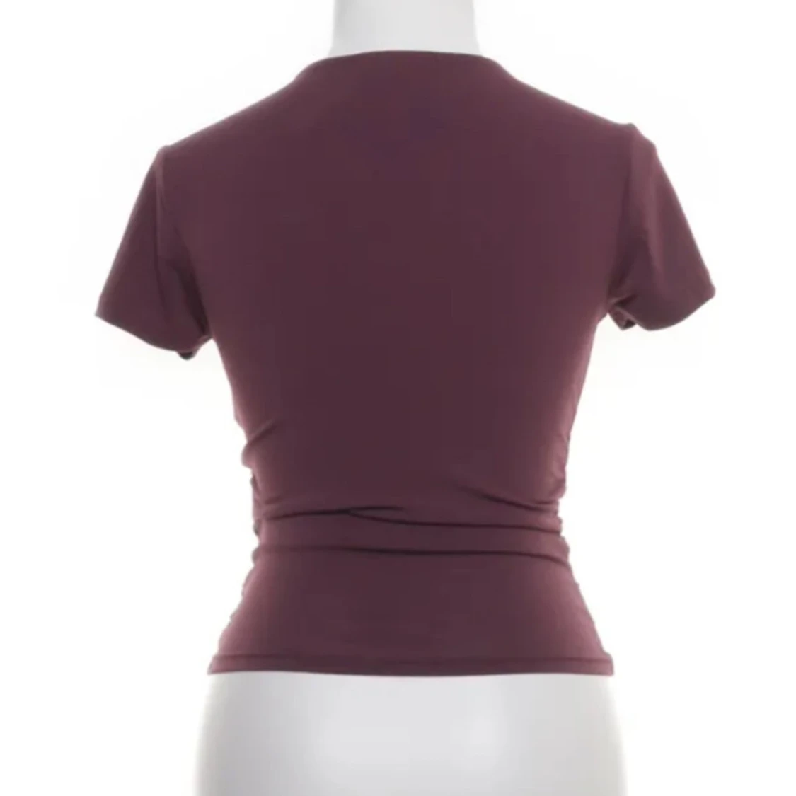 Plommonfärgad v-ringad topp - 2