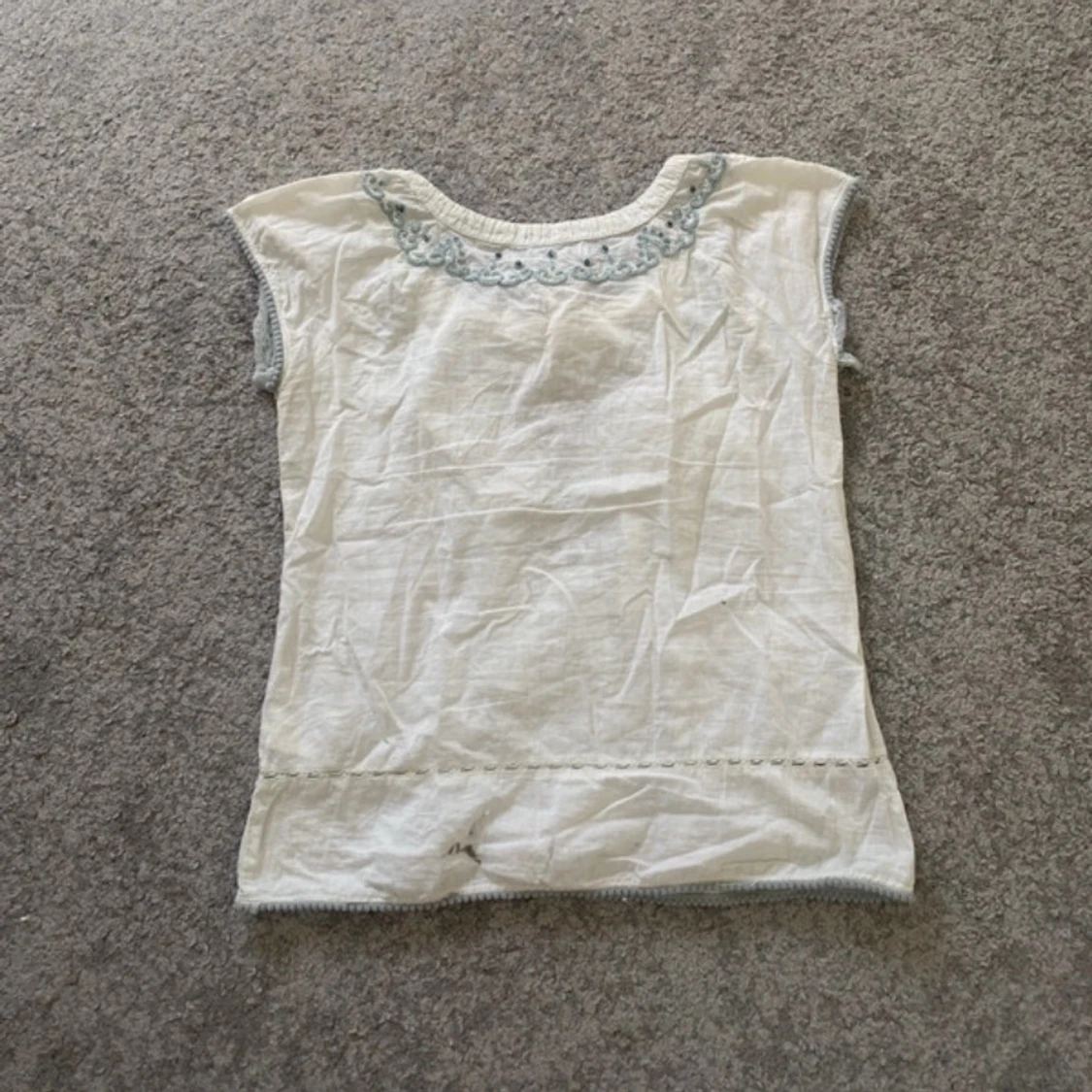 Blus med broderier  - 1